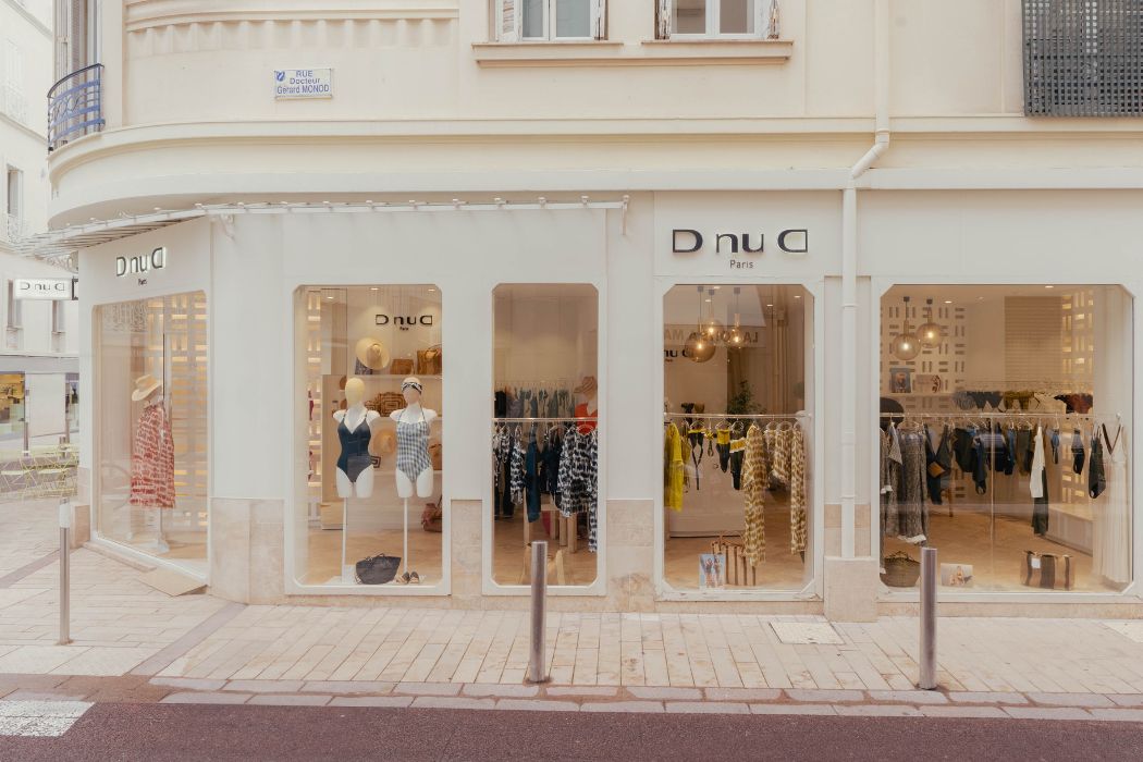 Boutique D NU D située au cœur de Cannes, offrant une sélection de maillots de bain tendance.