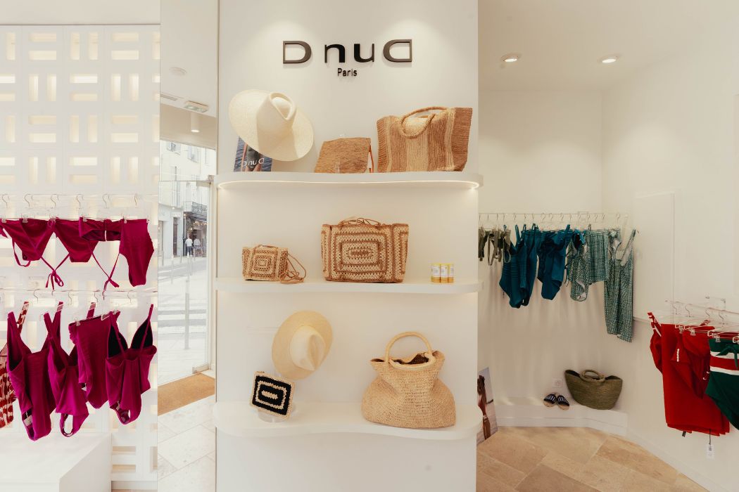 Boutique D NU D située au cœur de Cannes, offrant une sélection de maillots de bain tendance.