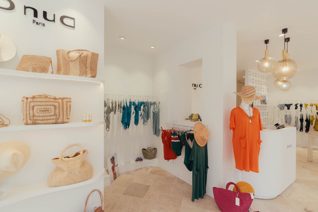 Boutique D NU D située au cœur de Cannes, offrant une sélection de maillots de bain tendance.