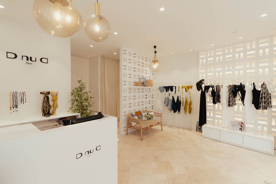 Boutique D NU D située au cœur de Cannes, offrant une sélection de maillots de bain tendance.